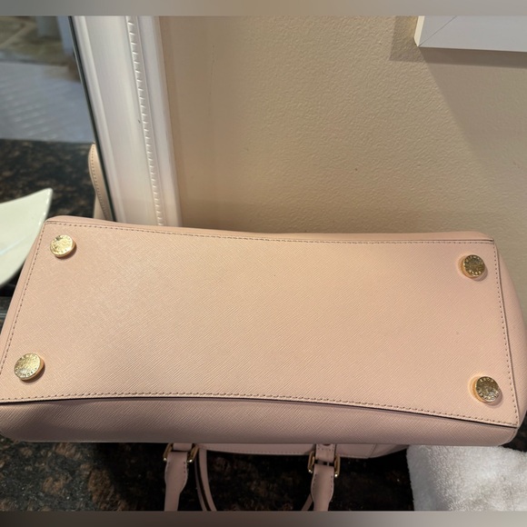 Michael Kors Ciara TZ Large Tote w/ zipper - Picture 10 of 10